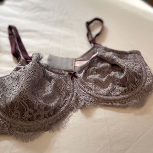 VICTORIAS SECRET LACE BRA PURPLE